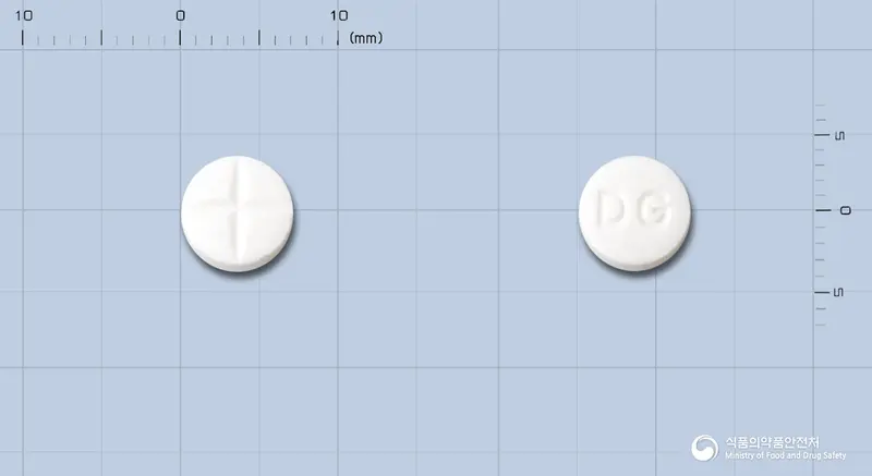 디고신정(디곡신) 앞뒤 사진 (흰색 원형, 각인 DG)