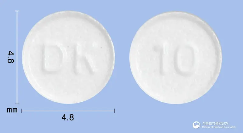 인데놀정10mg(프로프라놀롤염산염) 앞뒤 사진 (흰색 원형, 각인 DK / 10)