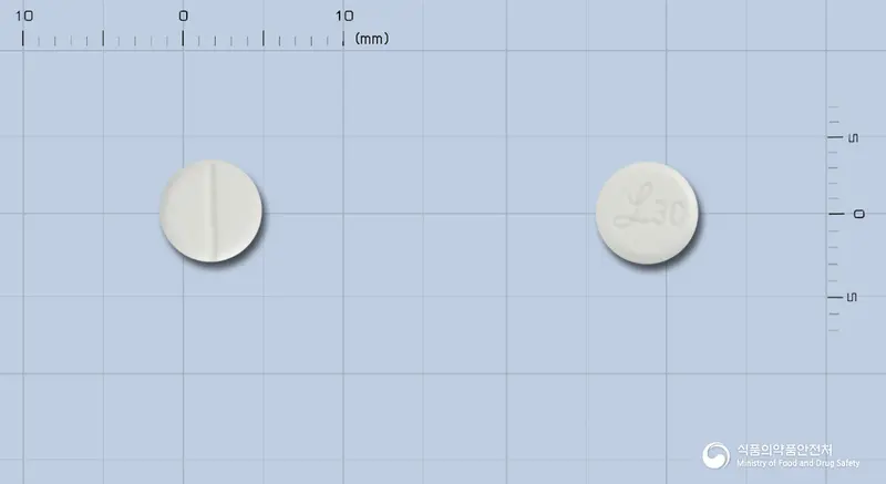 우리들리소짐정30mg(리소짐염산염) 앞뒤 사진 (흰색 원형, 각인 30)
