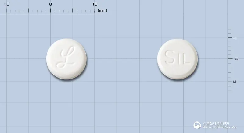 신일리소짐정90밀리그램(리소짐염산염)(수출명:SIKOZYM Tab.) 앞뒤 사진 (흰색 원형, 각인 SIL)