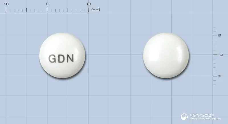 갈도나우정 앞뒤 사진 (흰색 원형, 각인 GDN)