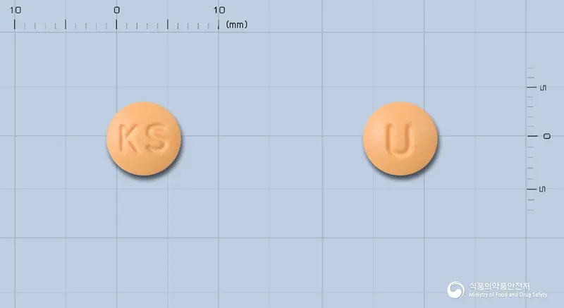 유니타제정(세라티오펩티다제) 앞뒤 사진 (주황색 원형, 각인 KS / U)