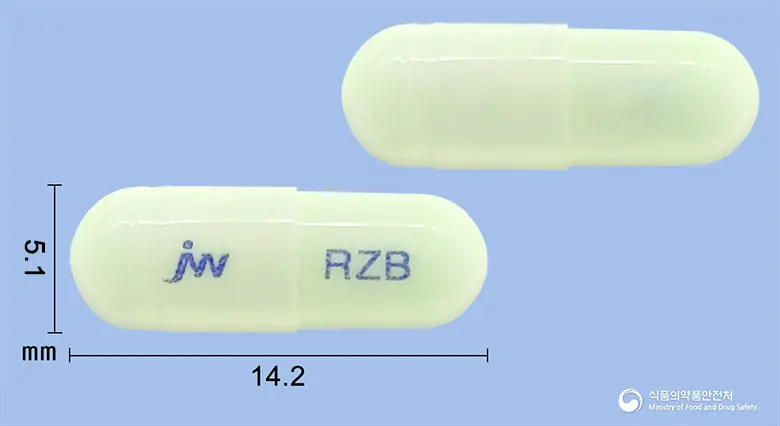 리자벤캡슐(트라닐라스트) 앞뒤 사진 (노란색 캡슐, 각인 RZB)