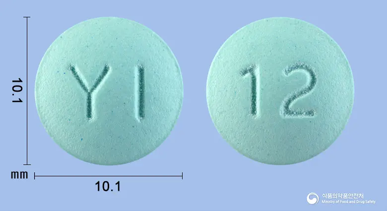 크로낙정(클로닉신리시네이트) 앞뒤 사진 (청록색 원형, 각인 YI / 12)