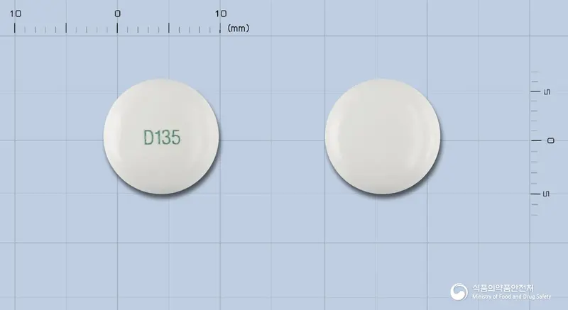 중외듀스파타린정135밀리그램(메베버린염산염) 앞뒤 사진 (흰색 원형, 각인 D135)