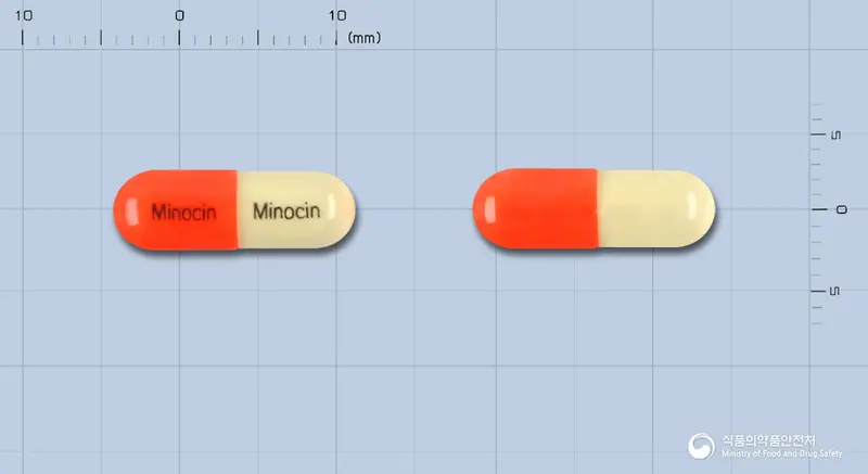 미노씬캡슐50mg(미노사이클린염산염) 앞뒤 사진 (주황색 캡슐, 각인 Minocin Minocin)