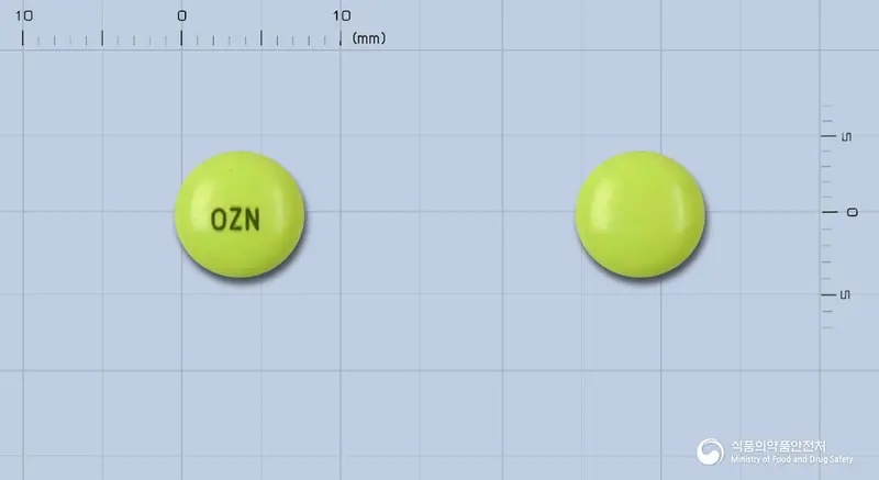 오제나정 앞뒤 사진 (연두색 원형, 각인 OZN)
