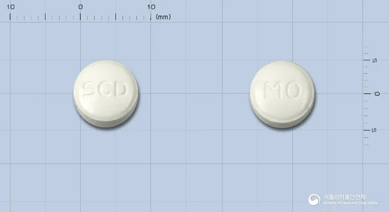 삼천당산화마그네슘정250밀리그람 앞뒤 사진 (흰색 원형, 각인 SCD / MO)