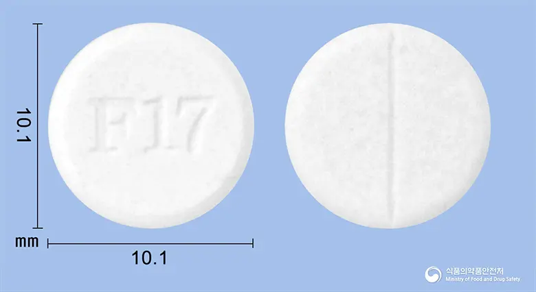 일성독시움정(도베실산칼슘수화물) 앞뒤 사진 (흰색 원형, 각인 F17)