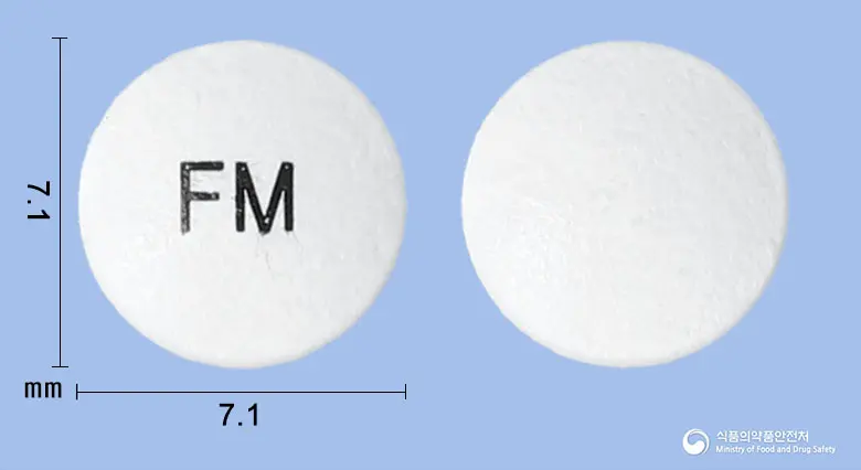 서울파모티딘정20mg 앞뒤 사진 (흰색 원형, 각인 FM)