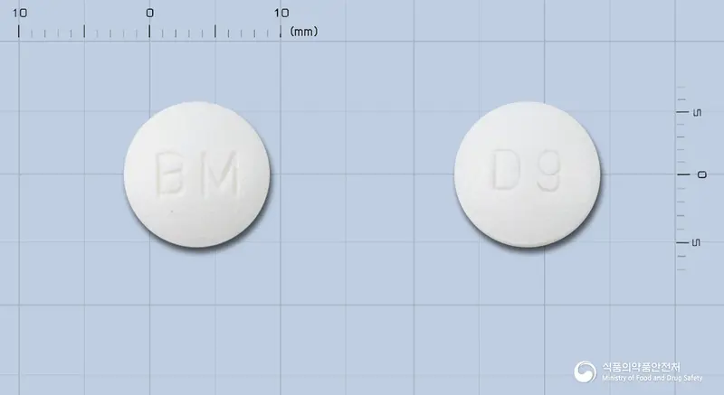 베자립서방정(베자피브레이트) 앞뒤 사진 (흰색 원형, 각인 BM / D9)