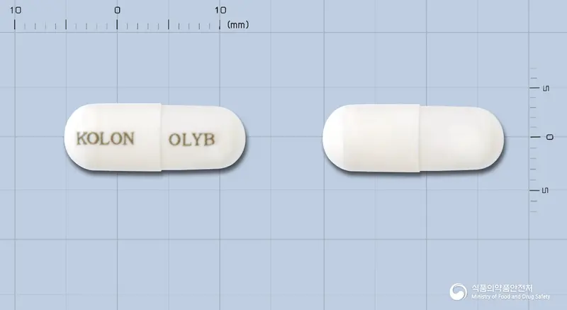 올리비올캡슐(사카로마이세스보울라르디균) 앞뒤 사진 (흰색 캡슐, 각인 KOLON OLYB)