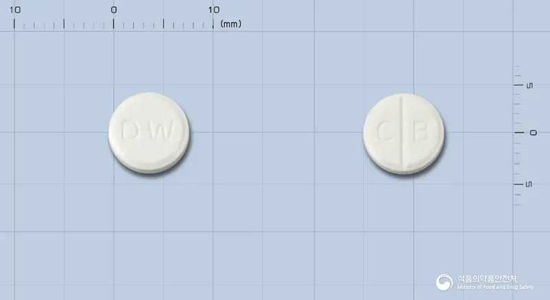 크라볼정(말산클레보프리드) 앞뒤 사진 (흰색 원형, 각인 D-W / C B)