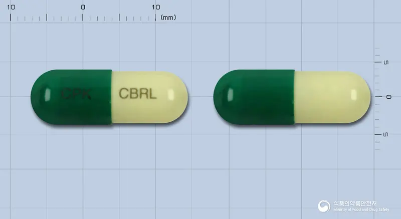 카보레롤캅셀 앞뒤 사진 (초록색 캡슐, 각인 CPK CBRL)