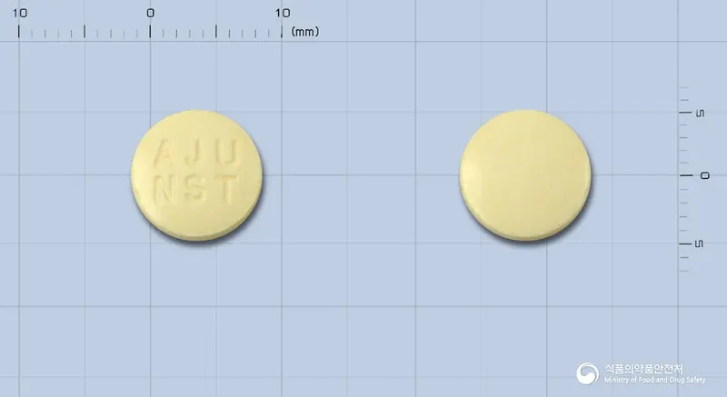 니메솔정(니메술리드) 앞뒤 사진 (노란색 원형, 각인 AJUNST)