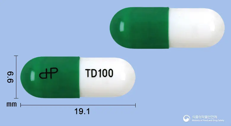 탄돌캡슐(트라마돌염산염)(수출용) 앞뒤 사진 (초록색 캡슐, 각인 TD100)