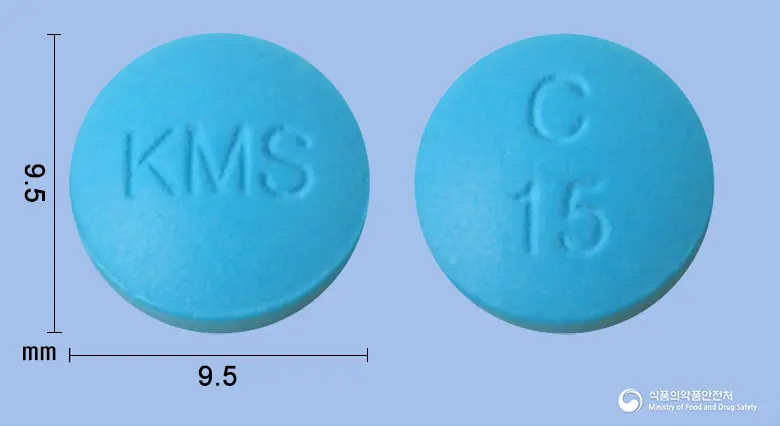 케이엠에스시메티딘정(수출명: MEGATIDINE Tablet) 앞뒤 사진 (파란색 원형, 각인 KMS / C15)