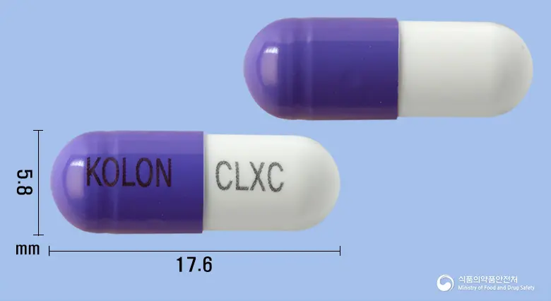 클렉스캡슐(세파클러수화물) 앞뒤 사진 (보라색 캡슐, 각인 KOLON CLXC)