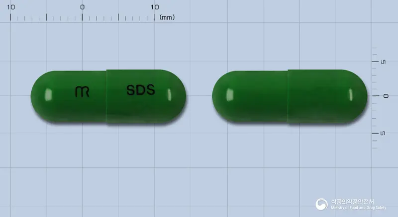 솔다린에스캡슐 앞뒤 사진 (초록색 캡슐, 각인 SDS)