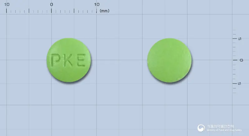 세노비아정 앞뒤 사진 (연두색 원형, 각인 PKE)