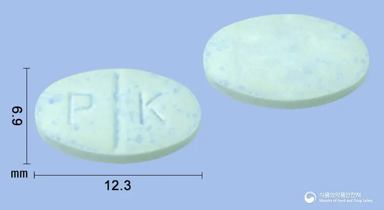 포린피아정(독시라민숙신산염) 앞뒤 사진 (파란색 타원형, 각인 P K)
