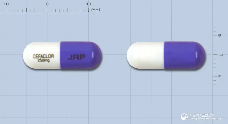 제이알세파클러캡슐250mg(세파클러수화물) 앞뒤 사진 (보라색 캡슐, 각인 CEFACLOR JRP 250mg)