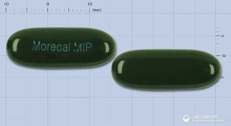 모아칼연질캡슐 앞뒤 사진 (초록색 캡슐, 각인 Morecal MIP)