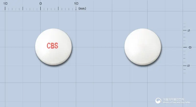 컴비스정(구연산비스마스칼륨) 앞뒤 사진 (흰색 원형, 각인 CBS)