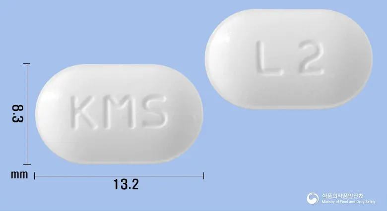 케이엠에스알마게이트정(수출명:M-magelTablet) 앞뒤 사진 (흰색 장방형, 각인 KMS / L 2)