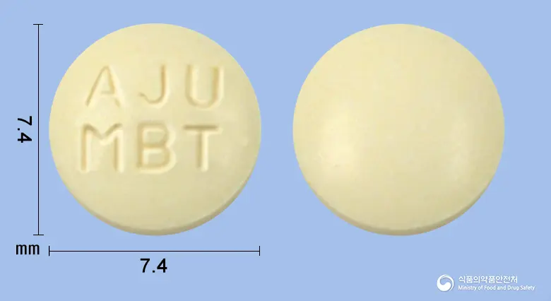 마부탄정(트리메부틴말레산염)(수출용) 앞뒤 사진 (노란색 원형, 각인 AJU MBT)