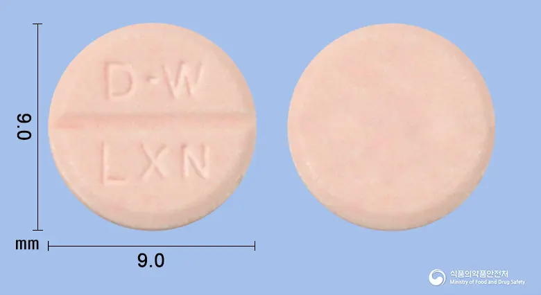 동화록소닌정(록소프로펜나트륨수화물) 앞뒤 사진 (분홍색 원형, 각인 D-W LXN)