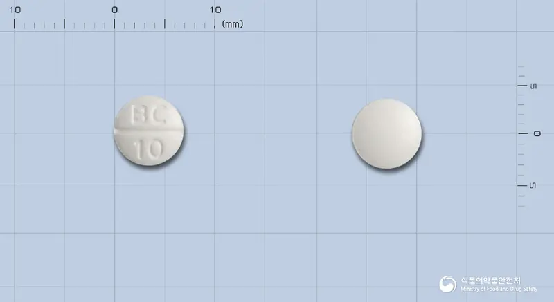 대우바클로펜정10밀리그램 앞뒤 사진 (흰색 원형, 각인 BC 10)