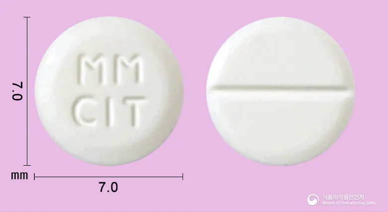 명문인산코데인정 앞뒤 사진 (흰색 원형, 각인 MM CIT)