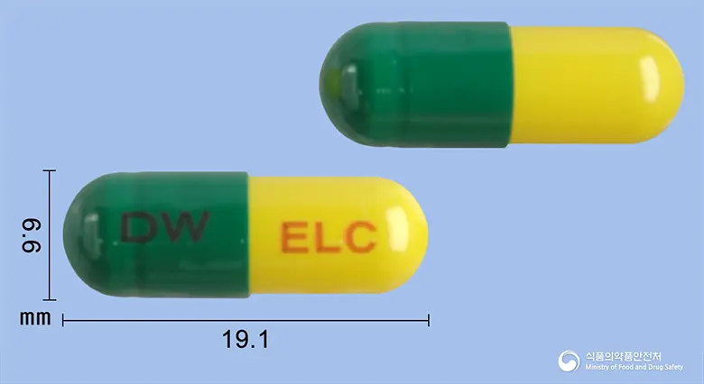 엘도스캡슐(에르도스테인) 앞뒤 사진 (초록색 캡슐, 각인 DW ELC)