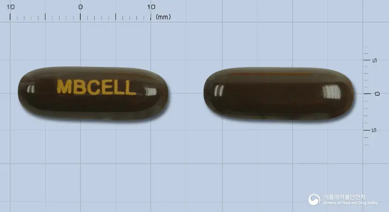 엠비셀연질캅셀 앞뒤 사진 (갈색 캡슐, 각인 MBCELL)