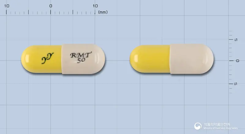 루마테린캡슐(디아세레인) 앞뒤 사진 (흰색 캡슐, 각인 RMT 50)