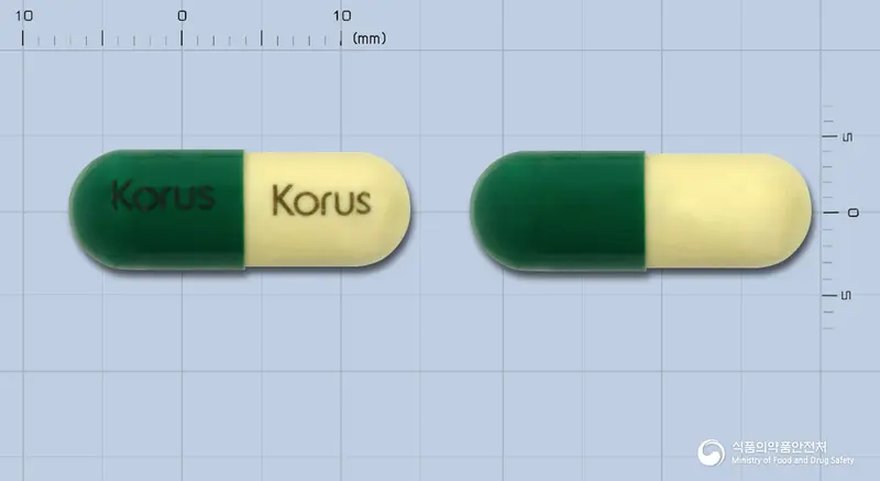 코러스세프라딘캡슐500mg(수출명:1.KeradinCap.2.KoruskeradinCap.3.KHANGCIN5Cap.) 앞뒤 사진 (초록색 캡슐, 각인 Korus Korus)