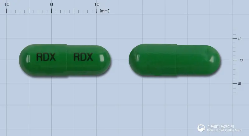 레독신캡슐(황련해독탕) 앞뒤 사진 (초록색 캡슐, 각인 RDX RDX)