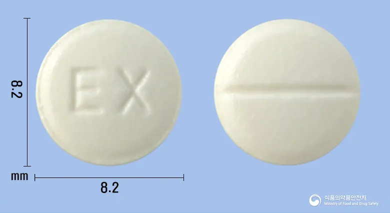 엑센정(오플록사신) 앞뒤 사진 (흰색 원형, 각인 EX)