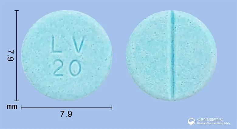 로바로드정(로바스타틴) 앞뒤 사진 (파란색 원형, 각인 LV20)