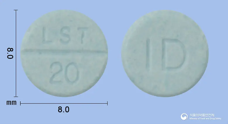 로스타틴정(로바스타틴) 앞뒤 사진 (파란색 원형, 각인 LST 20 / ID)