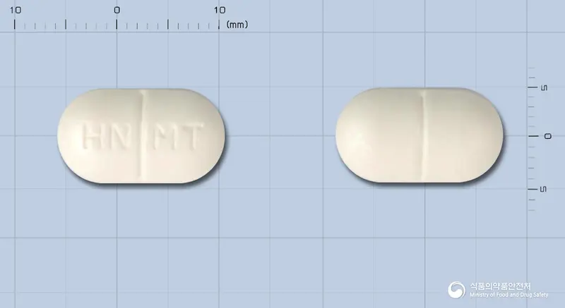 미토카정(메토카르바몰) 앞뒤 사진 (흰색 장방형, 각인 HN MT)