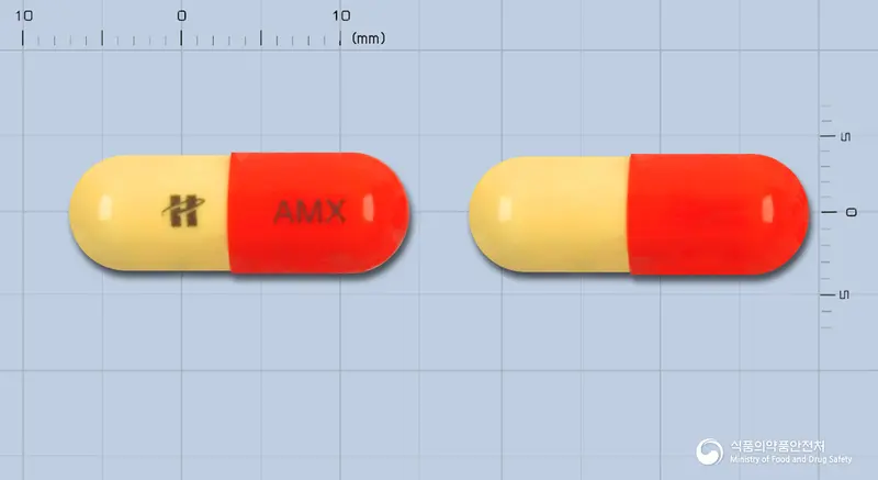 휴온스아목시실린캡슐500mg(수출명:아목시캡슐,목시리나캡슐500mgAMOXICARECap500mg,BOPAAMOXICILLINA500mgCap) 앞뒤 사진 (주황색 캡슐, 각인 AMX)
