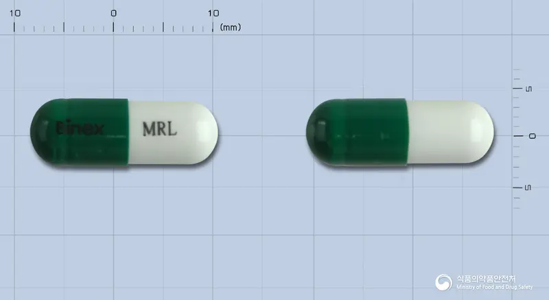 미리놀캡슐(아세틸시스테인) 앞뒤 사진 (초록색 캡슐, 각인 MRL)