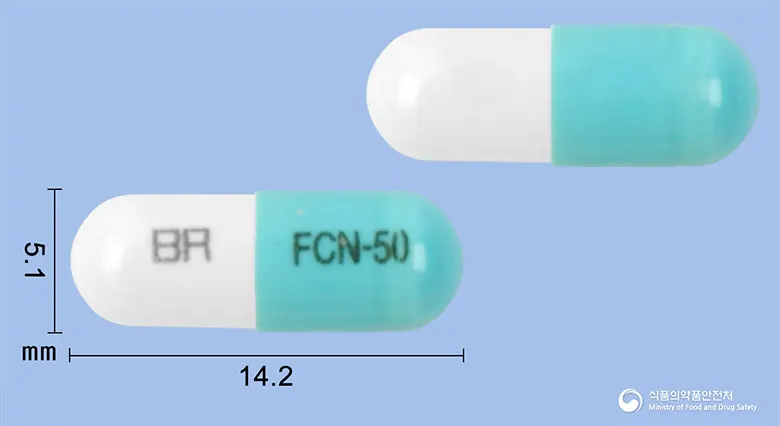 후코날캡슐50밀리그램(플루코나졸)(수출명:플루코나존캡슐50mg,Neoplucancapsule50mg)) 앞뒤 사진 (파란색 캡슐, 각인 BR FCN-50)