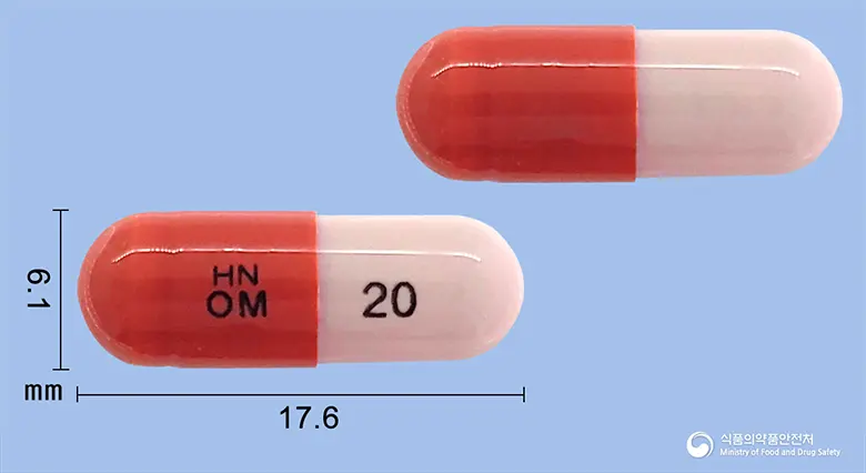 프라섹캡슐(오메프라졸) 앞뒤 사진 (빨간색 캡슐, 각인 HN 20OM)