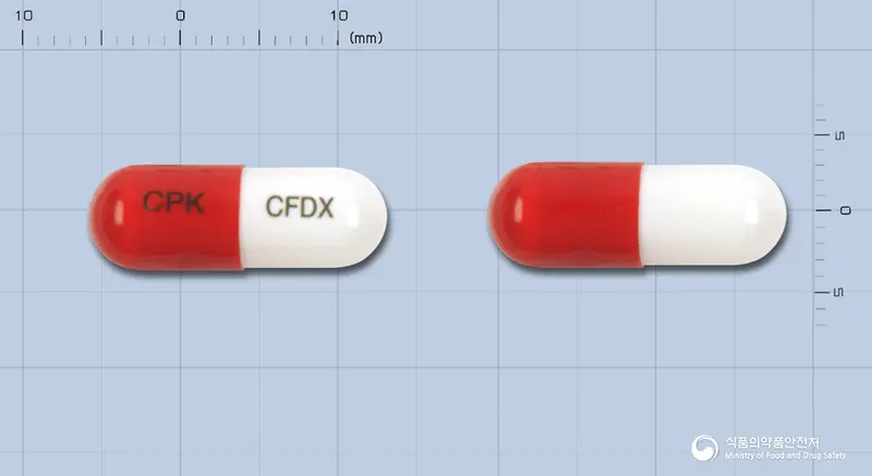쎌라트세파드록실캅셀250밀리그람(수출용) 앞뒤 사진 (빨간색 캡슐, 각인 CPK CFDX)