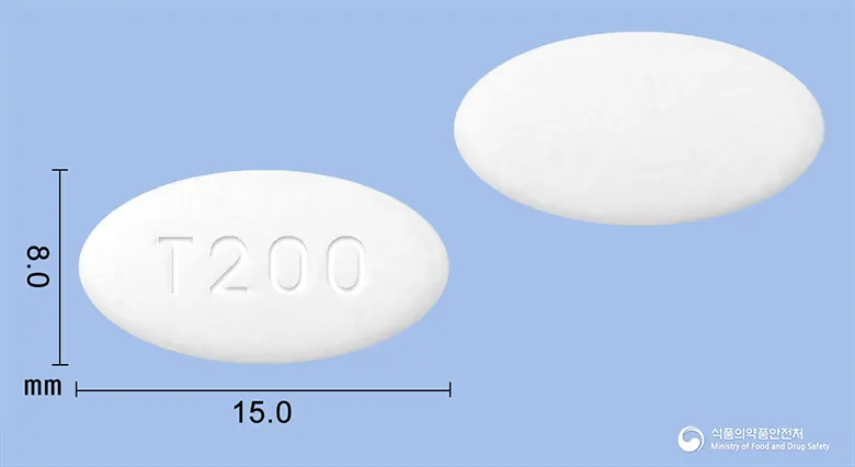 지트람엑스엘서방정200밀리그람(트라마돌염산염) 앞뒤 사진 (흰색 타원형, 각인 T200)