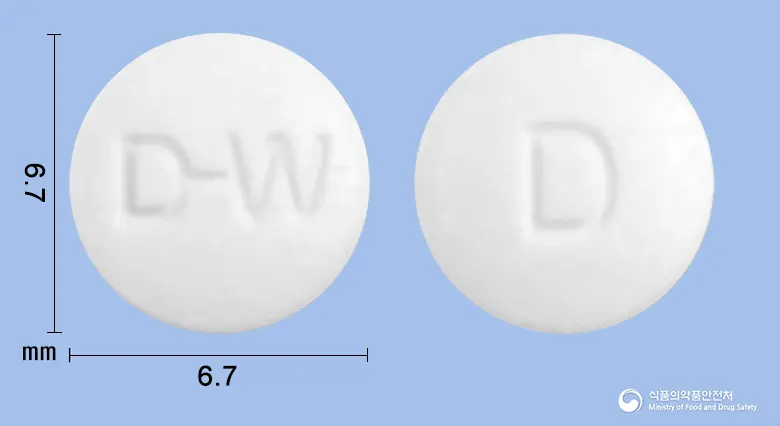 돔피돈정(돔페리돈말레산염) 앞뒤 사진 (흰색 원형, 각인 D-W / D)