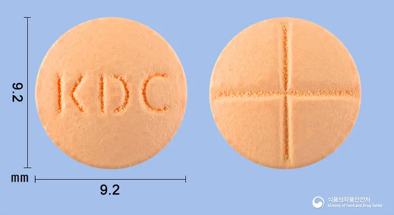 메스티논정(피리도스티그민브롬화물) 앞뒤 사진 (주황색 원형, 각인 KDC)